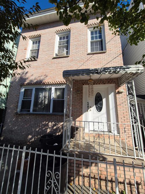 520 42nd St, Union City, NJ, 07087-2607 | Card Image