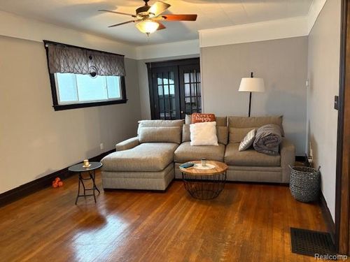 41 Ferris St, Highland Park, MI, 48203-2914 | Card Image