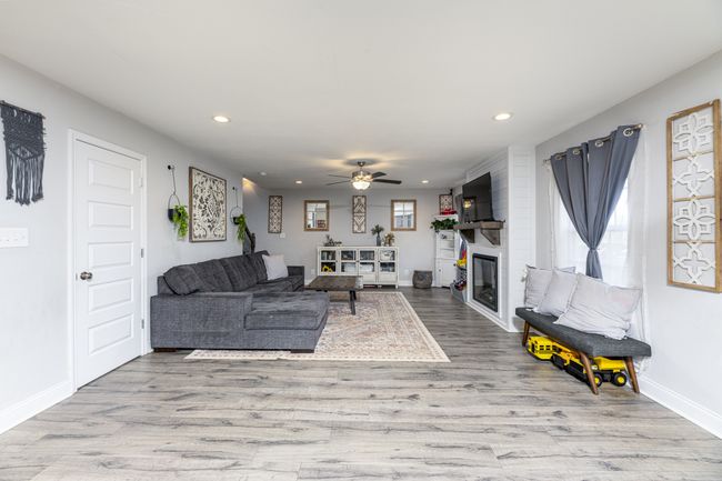 1472 Wild Fern Ln, House other with 4 bedrooms, 3 bathrooms and 4 parking in Clarksville TN | Image 5