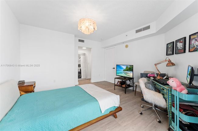 APT-1404 - 1881 79 Th Street Cswy, Condo with 2 bedrooms, 2 bathrooms and null parking in North Bay Village FL | Image 12