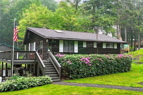 112 Ottawa Ln, Central City, PA, 15926-7637 | Card Image