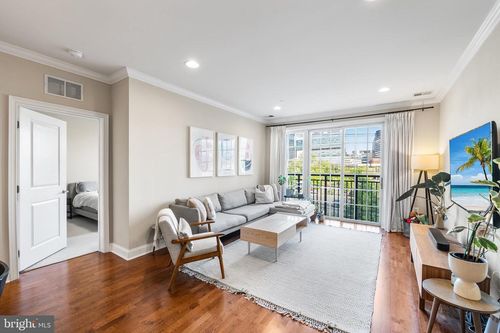 2718-700 Commodore Ct, PHILADELPHIA, PA, 19146-5255 | Card Image