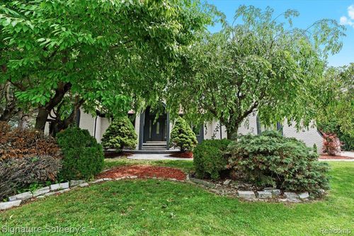 40526 Woodside Dr, Clinton Township, MI, 48038-4183 | Card Image