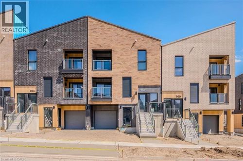 704 Benninger Dr, Kitchener, ON, N2E0J4 | Card Image