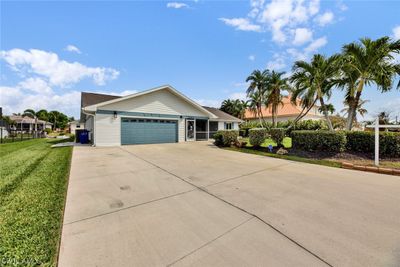 17651 Boat Club Drive, House other with 3 bedrooms, 2 bathrooms and null parking in Fort Myers FL | Image 2