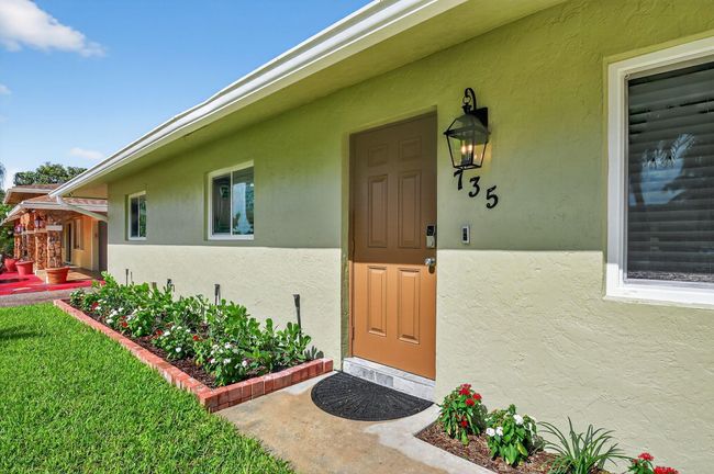 735 La Costa Way, House other with 3 bedrooms, 2 bathrooms and null parking in Lantana FL | Image 4