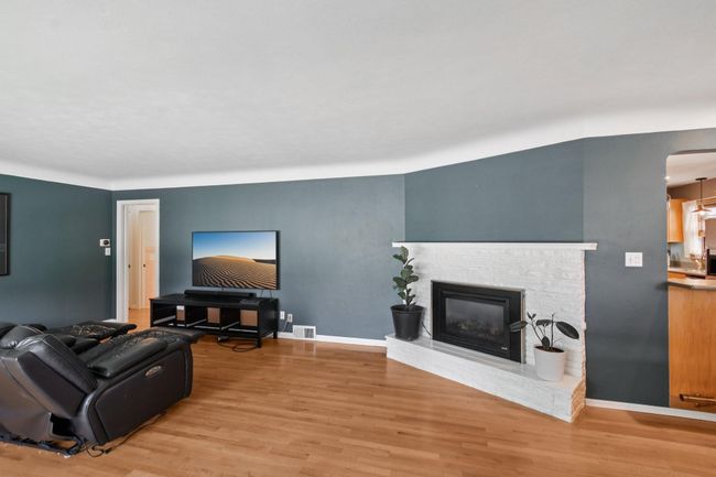 9-web-or-mls-Como Ave-1106-009.jpg | Image 6