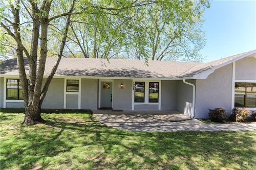 1005 Robin Haven Dr, Bentonville, AR, 72712-4527 | Card Image