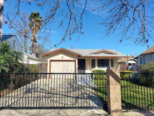 3331 9th Ave, Sacramento, CA, 95817-3526 | Card Image