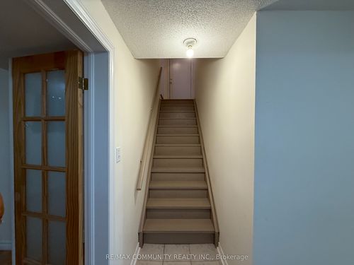 lower-27 Bobolink Avenue, Scarborough, ON, M1X1Y6 | Card Image