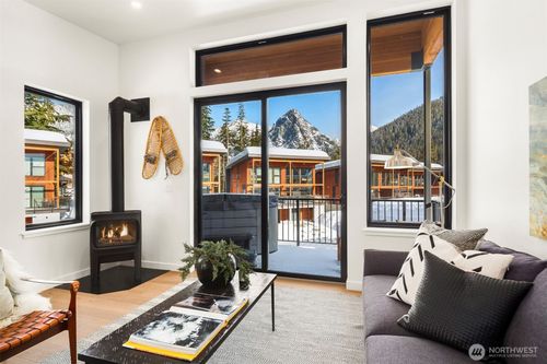 121 Pass Life Way, Snoqualmie Pass, WA, 98068-5002 | Card Image