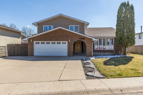 9 Cobb Rd Se, Medicine Hat, AB, T1B1S5 | Card Image