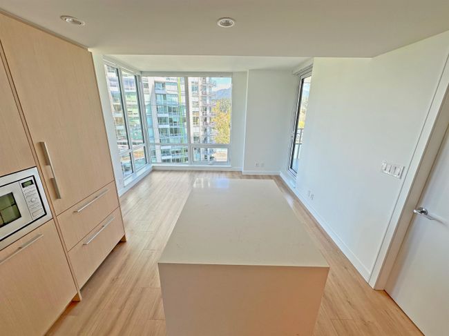 1402 - 1500 Fern Street, Condo with 1 bedrooms, 0 bathrooms and 1 parking in North Vancouver BC | Image 11