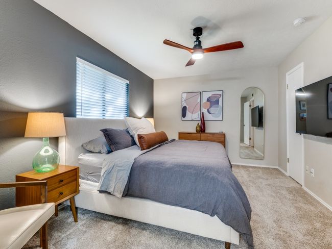King size bed | Image 13