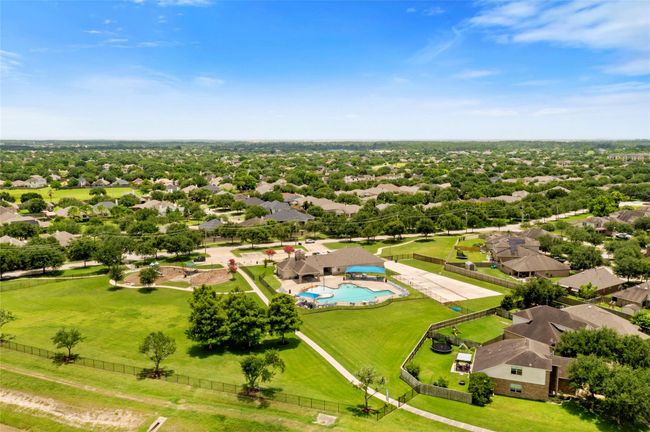 6605 Fallen Breeze Ln, House other with 4 bedrooms, 3 bathrooms and 2 parking in Dickinson TX | Image 27