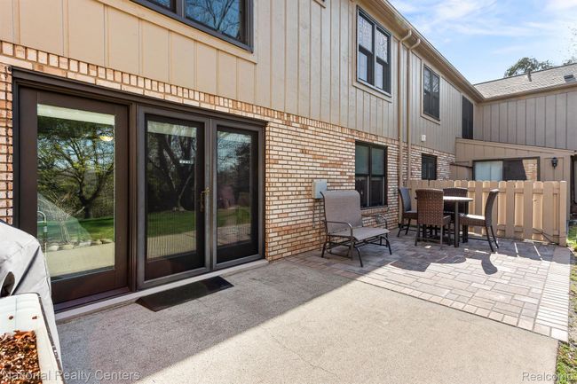 3 - 11987 Shenandoah Dr, Home with 2 bedrooms, 2 bathrooms and null parking in South Lyon MI | Image 27
