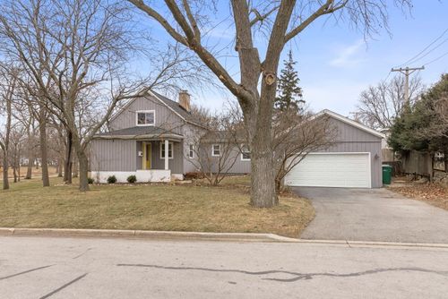 20 Brown St, Lombard, IL, 60148-1616 | Card Image