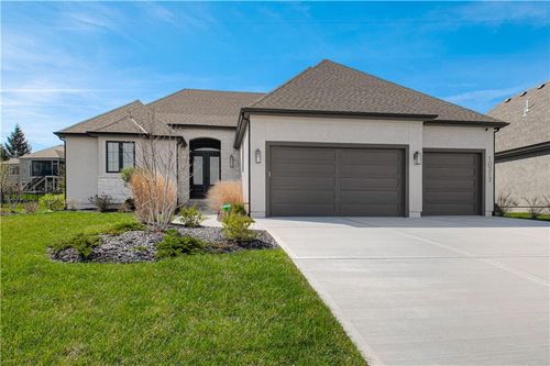 10313 W 151st Pl, Overland Park, KS, 66221-8262 | Card Image