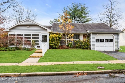 33 Poinsetta Ct, Lakewood, NJ, 08701-2438 | Card Image