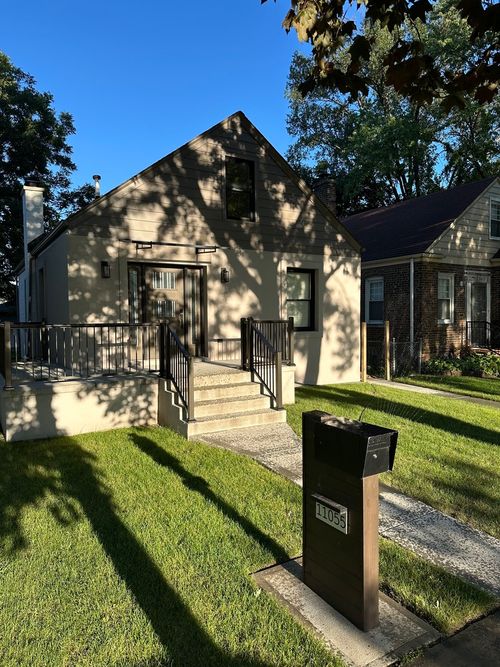 11055 S Avenue C, Chicago, IL, 60617-6830 | Card Image