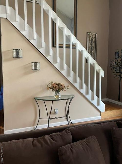 4 Marlo Ct, Selden, NY, 11784-1274 | Card Image