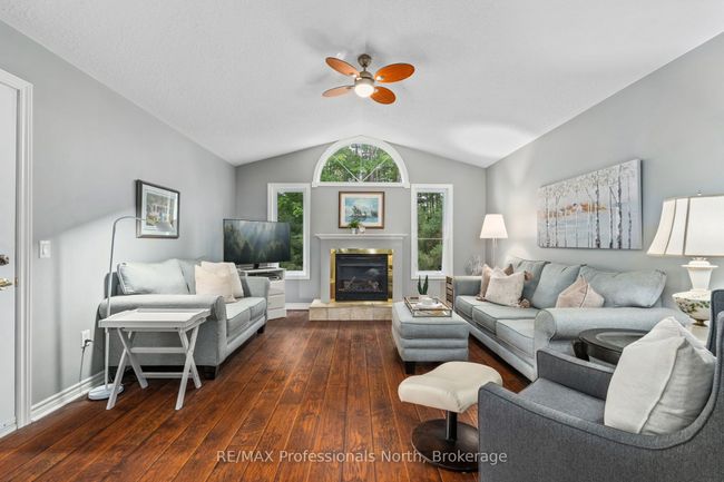 4 Red Maple Crt, House other with 3 bedrooms, 2 bathrooms and 4 parking in Gravenhurst ON | Image 7