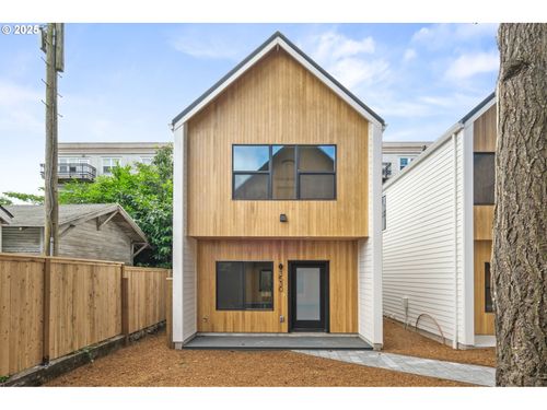 3530 Ne 44th Ave, Portland, OR, 97213-1018 | Card Image