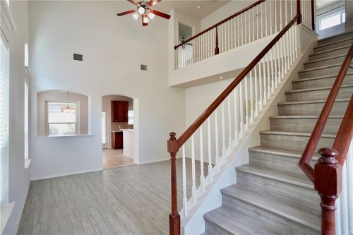 8712 Wood Stork Dr, Austin, TX, 78729-8087 | Card Image