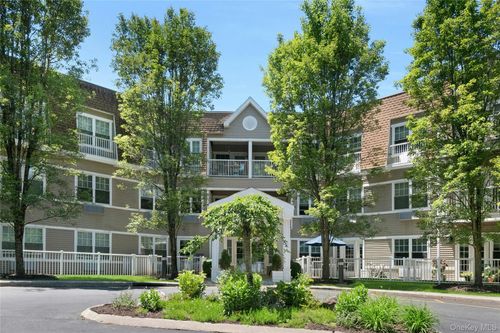 314-314 Sutton Dr, Mount Kisco, NY, 10549-1153 | Card Image
