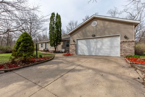 39 Timberlane Dr, Putnam, IL, 61560-9577 | Card Image