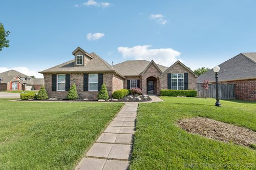 14201 E 101st St N, Owasso, OK, 74055-4670 | Card Image