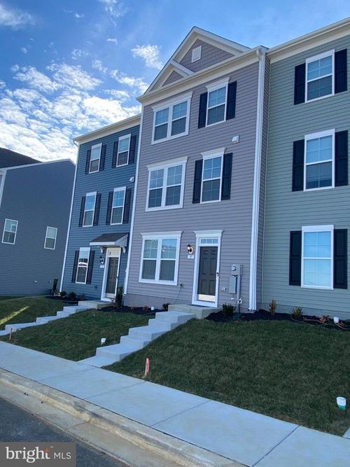 37 Abigail St, CHARLES TOWN, WV, 25414-2500 | Card Image