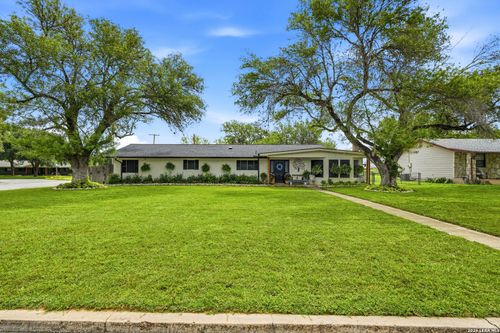 910 Oakridge Dr, Pleasanton, TX, 78064-2408 | Card Image