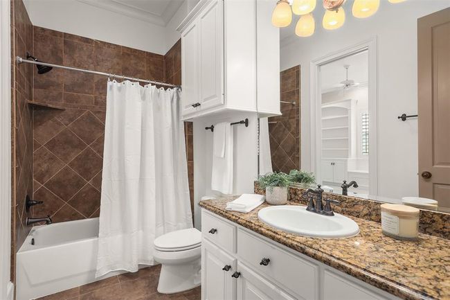 Bedroom #2 full bathroom. | Image 40