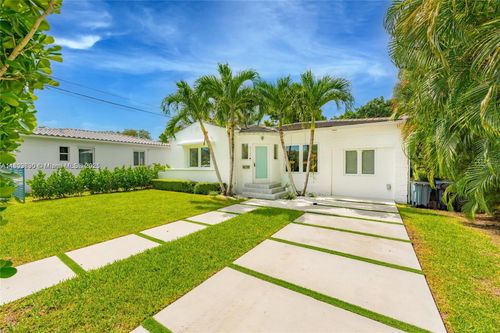 5120 Cherokee Ave, Miami Beach, FL, 33140-2625 | Card Image