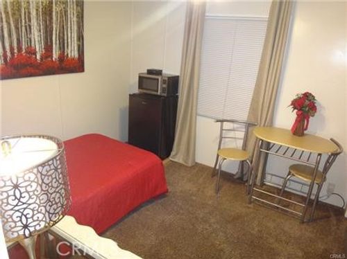 b-800 S Palm Ave, Hemet, CA, 92543-6962 | Card Image