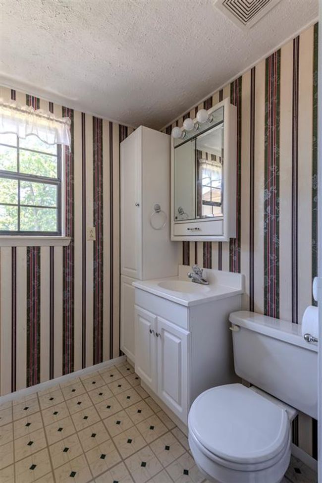 Bathroom 2 features a shower/tub combo. | Image 22