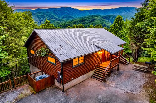 438 Ridgeline Way, Gatlinburg, TN, 37738-6582 | Card Image