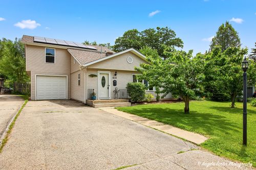 615 Highland Ave, Antioch, IL, 60002-1253 | Card Image