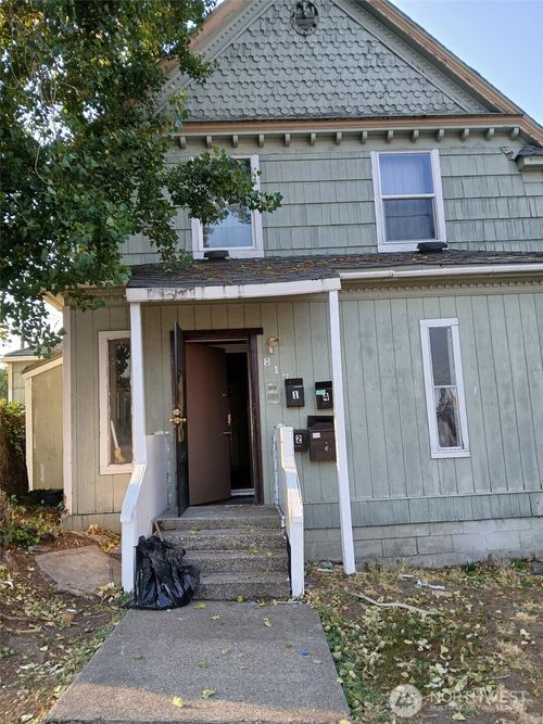 817 S 13th Street, Tacoma, WA, 98405 | Card Image