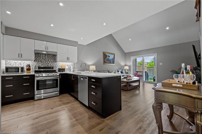 32 Westminster Cres, Townhouse with 2 bedrooms, 4 bathrooms and 4 parking in Fergus ON | Image 11