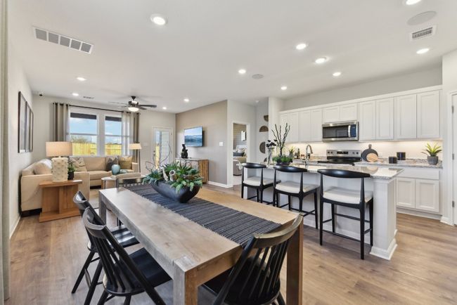154 Two Bits Ln, House other with 4 bedrooms, 3 bathrooms and 2 parking in Elgin TX | Image 4