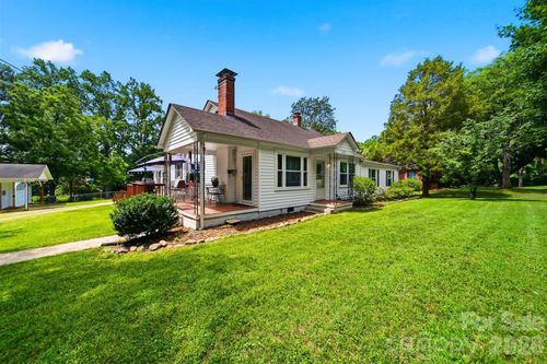 431 W 20th St, Newton, NC, 28658-3704 | Card Image
