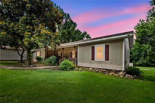 16195 Locust Ln, Fayetteville, AR, 72704-8220 | Card Image