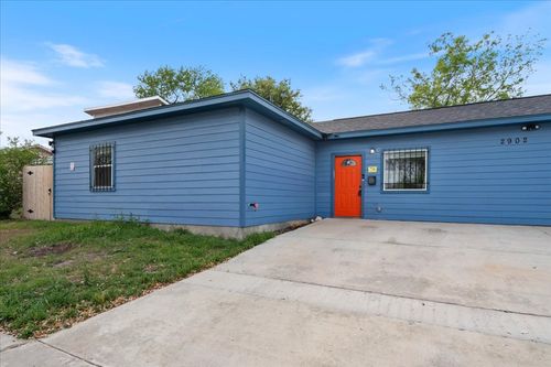 a-2902 S Laredo St, San Antonio, TX, 78207-6652 | Card Image