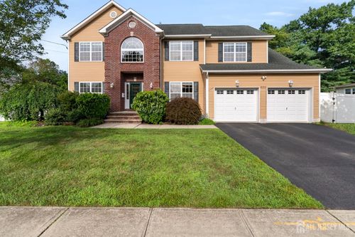 233 Brooklyn Ave, Spotswood, NJ, 08884-1352 | Card Image