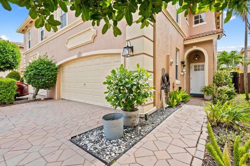 5157-5157 Meadow Oaks Dr, Coconut Creek, FL, 33073-2261 | Card Image