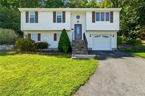 58 Arthur Ave, North Providence, RI, 02904-4802 | Card Image