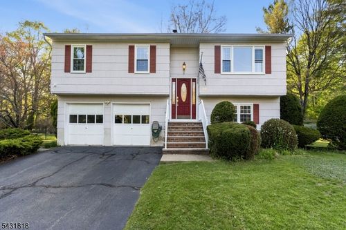29 Albertine Pl, Oak Ridge, NJ, 07438-8827 | Card Image