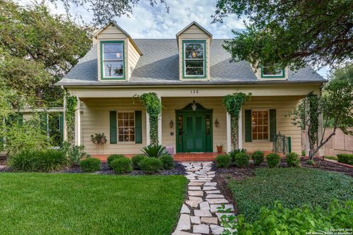 138 Laurel Heights Pl, San Antonio, TX, 78212-5216 | Card Image